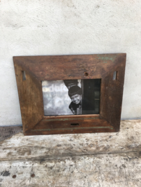 Grote houten  fotolijst lijstje prent zwart wit foto vintage grof ruw houten lijst vintage hout landelijke stijl