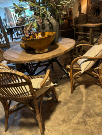 Prachtige grote vergrijsd houten ronde eettafel tafel rondetafel teakhouten teakhout houten  blad 120 cm ijzeren onderstel landelijk stoer industrieel bassano