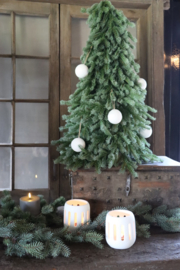 Stoere witte kerstballen kerstbal sneeuwbal aan jute koordje Odette Leeff wit 7 cm white white Christmas