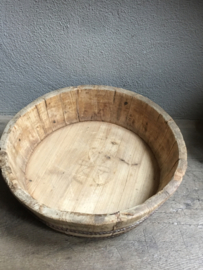 Prachtige oude ronde olijfbak houten schaal bak kaasmal kaasbak landelijk olijfbak