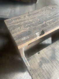 Hoffz Oud vergrijsd houten trapje opstapje krukje landelijk stoer