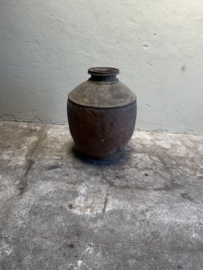Prachtige vergrijsd antieke claypot Nepal kruik stenen vaas pot landelijk stoer sober vintage 64 x 48 cm