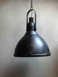 Industriele hanglamp fabriekslamp landelijk metaal met glasplaat zwart zwarte stoer industrieel
