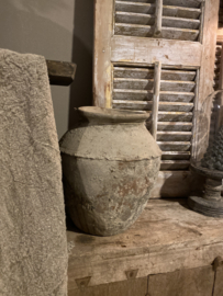 Oude stenen kruik waterkruik pot vaas vergrijsd stoer landelijk