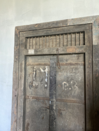 Prachtige groot oud vergrijsd houten dubbele deur deuren poort tuinpoort in kozijn met origineel oud beslag landelijk stoer paneel wanddecoratie H220 x 117 cm