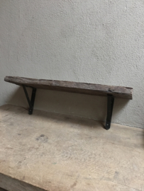 Stoere oude vergrijsde wandplank wandconsole Railway truckwood smeedijzeren metalen schapdragers inclusief oude plank plankdragers landelijk industrieel 80 cm