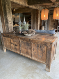 Groot oud doorleefd houten kast dressoir sideboard kookeiland keukenkast keuken keukenelement werkbank werkblad boerenkast keukenblok kastenwand sideboard keukenkast kast sidetable 4 deurs landelijk werkbank toonbank