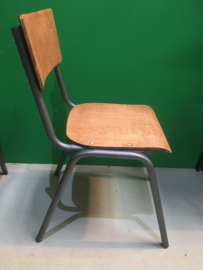 Stoer vintage stoel stoelen stoeltje stoeltjes schoolstoeltjes metaal hout schoolstoel model landelijk industrieel