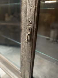 Oude hoge houten kast vitrinekast keukenkast glaskast servies landelijk 168 x 93 x 32 cm