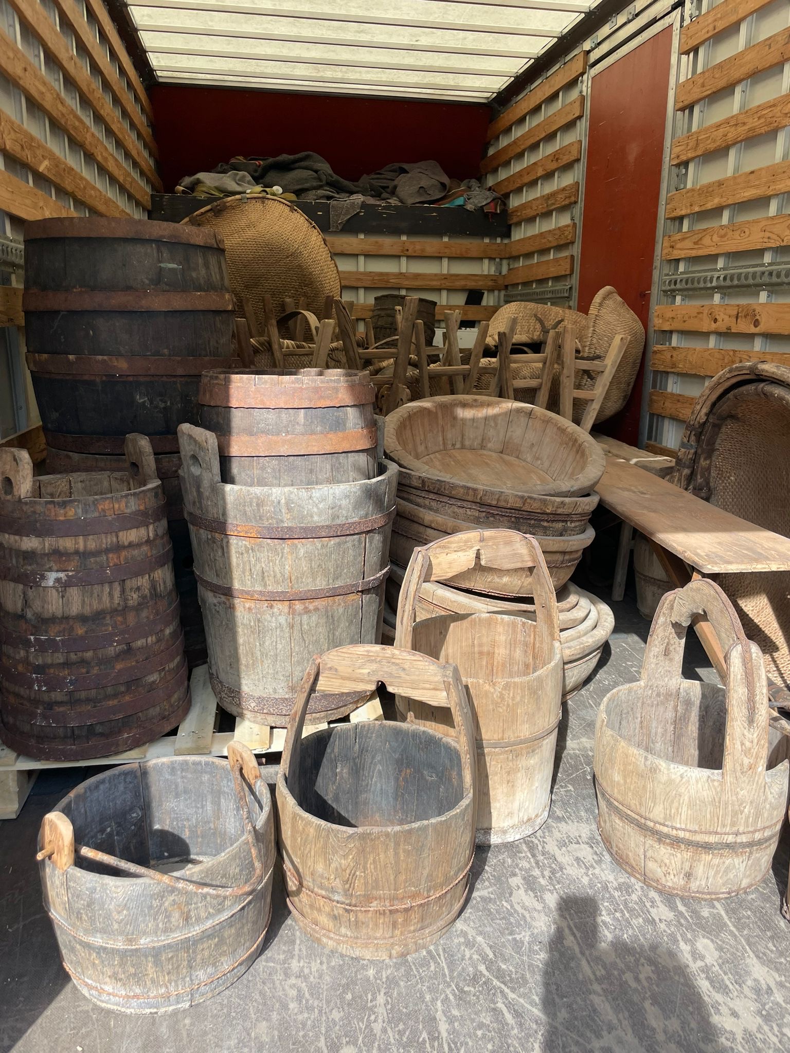 Oude vergrijsd houten emmer emmers vat Ton bak schaal olijfbak landelijk stoer