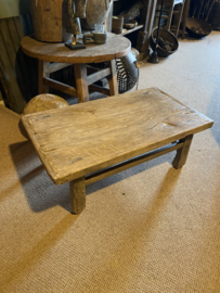 Hele stoere oude vergrijsd doorleefd houten Salontafel tafel bijzettafel opzet landelijk stoer robuust  97 x 54 cm