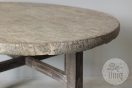 Oud vergrijsd doorleefd rond houten tafel tafeltje salontafel bijzettafel wijntafel landelijk stoer sober sleets