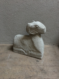 Betonnen ram beeld schaap bok landelijk beton beige