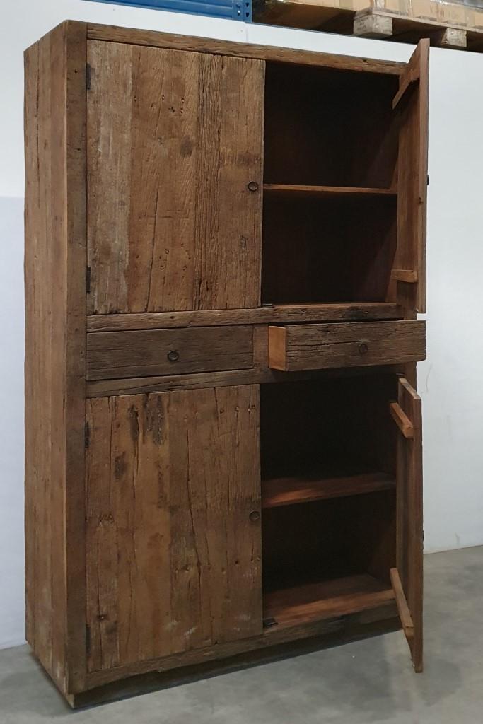 Grote oud grof  houten kast 110x40x H220cm Railway truckwood landelijk vergrijsde deurtjes lades laatje industrieel metalen greepje beslag