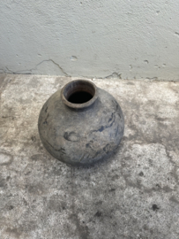 Prachtige vergrijsd antieke claypot Nepal kruik stenen vaas pot landelijk stoer sober vintage 34 x 33 cm
