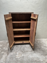 Grote 2 deurs kast H140 x 81 x 40 cm railway truckwood houten kast linnenkast keukenkast planken legplanken industrieel stoer landelijk SEP
