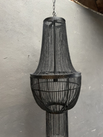 Stoere zwarte metalen hanglamp kroonluchter groot ketting kettingen stoer landelijk industrieel vintage