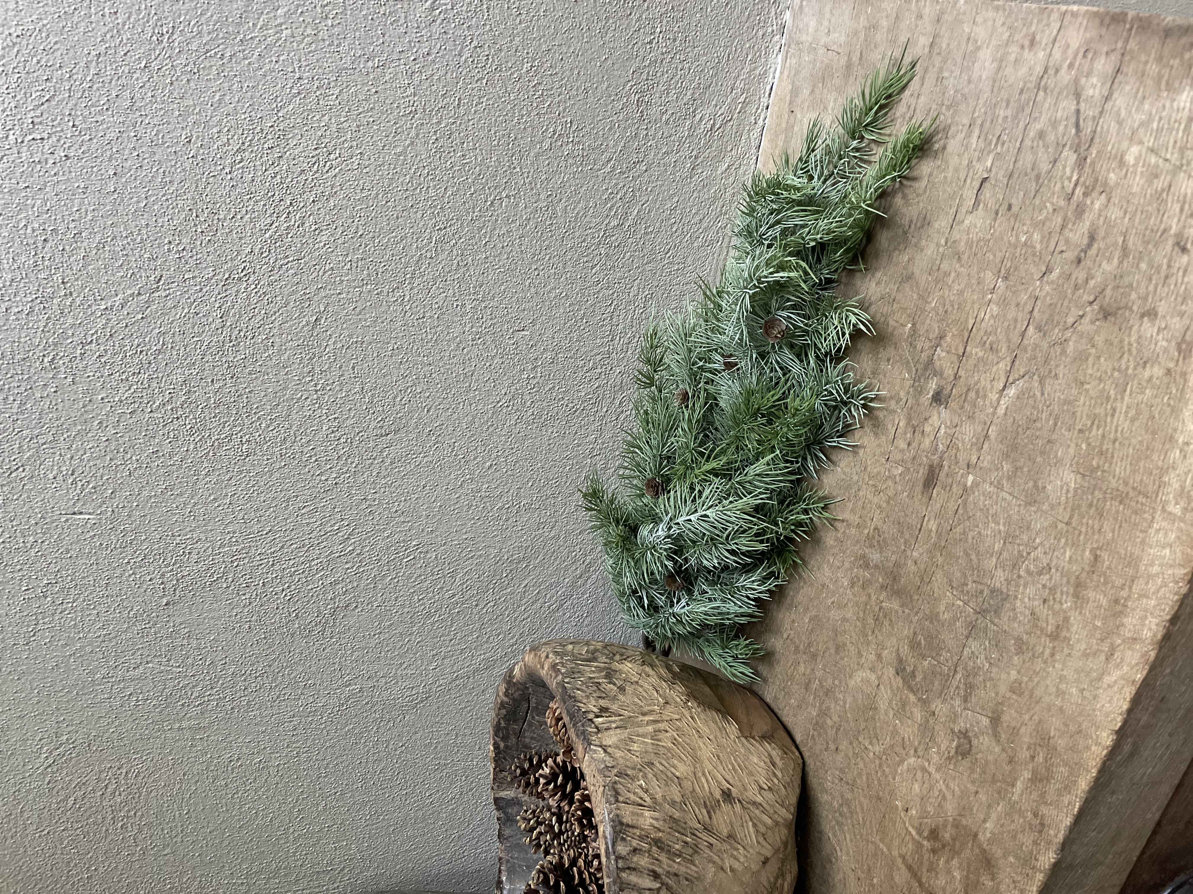 Prachtige grey green grijs groen vergrijsd decoratie tak dennentak guirlande toef winter kerst 80 cm