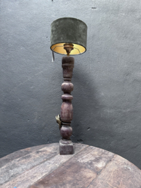Oude vergrijsd houten balusterlamp voet lampevoet hout landelijk stoer aura Peeperkorn nr 4