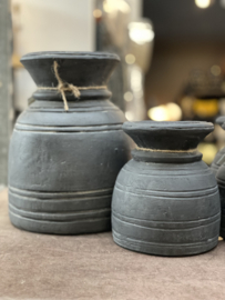 Stoere stenen pot potje vaas vaasje landelijk groot stoer robuust grijs zwart Nepalees potje