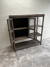 Oud naturel vergrijsd houten kast vitrinekast keukenkast servies winkelkast wandkast wandmeubel landelijk vintage H150 x B140 x D48 cm