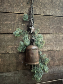 Grote roestbruine metalen bel klok kerstklok hanger met kraaltjes landelijk stoer sober L