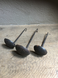 Assortiment Oude metalen lepel pollepel landelijk industrieel kandelaar theelichtje brocant