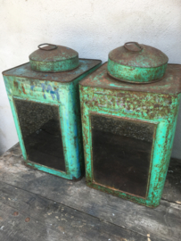 Landelijke oude metalen lantaarn windlicht theelicht turkoise turqouise groen mintgroen groene blauw kandelaar metaal vintage industrieel