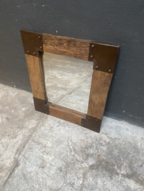 Oud houten spiegel met metalen details landelijk stoer industrieel