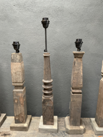 Oude vergrijsd houten balusterlamp voet lampevoet hout landelijk stoer