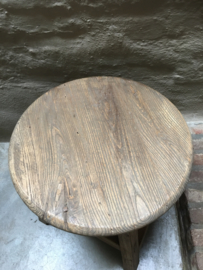 Oud vergrijsd houten tafel tafeltje bijzettafel bijzettafeltje salontafel wijntafel wijntafeltje rond ronde landelijk stoer hout