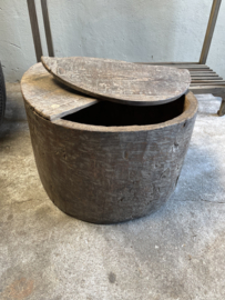 Prachtige ronde ovale organische vergrijsd houten kist houten dekenkist tafel salontafel landelijk stoer sober 63 x 60 x H40 cm