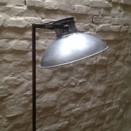 Stoere vloerlamp staande lamp zink grijs industrieel landelijk