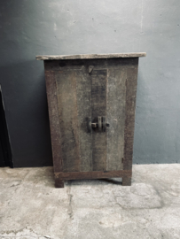 Prachtige grote oude vergrijsd houten kast oude deuren 150 x 100 x 50 cm landelijk stoer doorleefd vergrijsd hout 2 deurs meidenkast