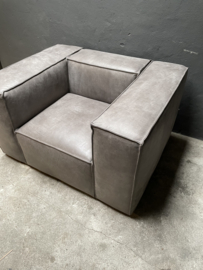 Hele stoere grote grijze echt dik leren lederen afrika fauteuil Het Anker prachtige kwaliteit leer loveseat robuust grijs landelijk stoer geruwd