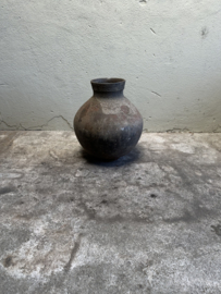 Prachtige vergrijsd antieke claypot Nepal kruik stenen vaas pot landelijk stoer sober vintage 42 x 35 cm