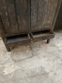 Aura Peeperkorn Stoere houten truckwood kast kastje halkast houten oud hout landelijk stoer robuust 2 deurs deuren 2 laden linnenkast servieskast