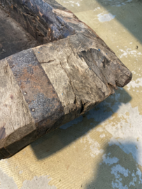 Grote oud houten trog mangelbak bak schaal voedertrog stoer landelijk boerentrog oud hout robuust