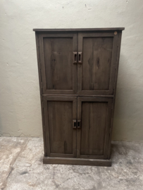 Oude vergrijsd houten kast 4 deurs landelijk uniek stoer gezandstraald 148 x 79 x 43 cm rustiek verweerd