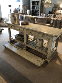 Stoere groot uniek oude houten witte tafel werkbank keukenblok kookeiland met lades marmer inleg blad onderblad gebroken wit beige grijs zwart sidetable keukentafel stoer vintage doorgescheurd landelijk industrieel 209 x 64 x 87 cm