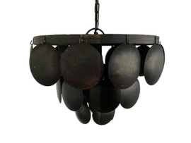 Stoere ijzeren lamp 60 cm schijfjes Schijfjeslamp oud zwart lamp hanglamp schelpen schelpjes landelijk stoer industrieel Schijfjeslamp