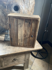 Oud houten sleutelkastje wandkastje landelijk stoer vergrijsd robuust industrieel