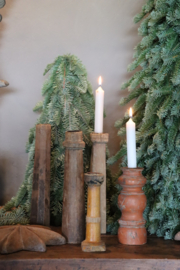 Oude vintage houten kandelaars kandelaar dinerkaars