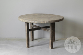 Oud vergrijsd doorleefd rond houten tafel tafeltje salontafel bijzettafel wijntafel landelijk stoer sober sleets