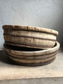 Prachtige oude ronde olijfbak houten schaal bak kaasmal kaasbak landelijk olijfbak