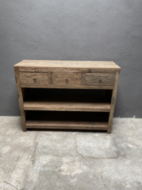 Stoer oud vergrijsd houten sidetable tafel bassano ladekast wastafel wastafelmeubel keukenblok kookeiland grove nerf dressoir sidetable werkbank bureau landelijk stoer robuust vergrijsd hout kookeiland keukeneiland wandmeubel 3 lades