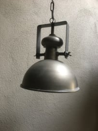 Stoere industriele hanglamp lamp korf stallamp middelmaat fabriekslamp industrieel grijs grijze metaal metalen landelijk zink staal metaal grijs