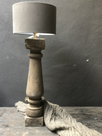 Lamp stone pillar Aura Peepercorn oude zandstenen balusterlamp lampevoet landelijk