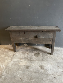 Stoere oude vergrijsd houten sidetable tafel met deurtje wastafelmeubel landelijk