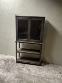 Oude hoge houten kast vitrinekast keukenkast glaskast servies landelijk 168 x 93 x 32 cm